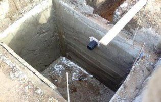 На Львівщині батько із сином загинули у вигрібній ямі