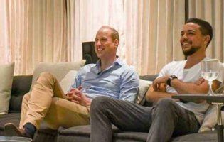 Британський і йорданський принци разом подивилися футбол на велетенському «телику»