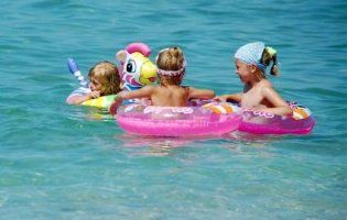 Особливі діти з Луцька відкрили купальний сезон в одеській Затоці