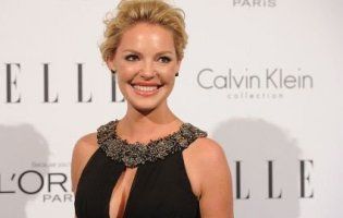 Голлівудська акторка обурила фанатів кривлянням на могилах родичів