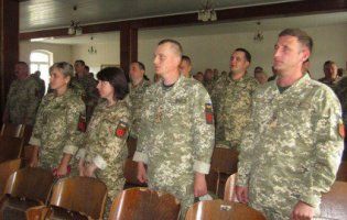 Подарунки та концерт для військових зенітно-ракетного полку привезли камінь-каширці