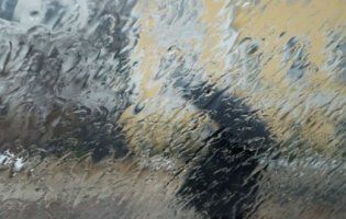 Чернівці перетворились на Венецію: місто вночі накрила сильна злива (відео)