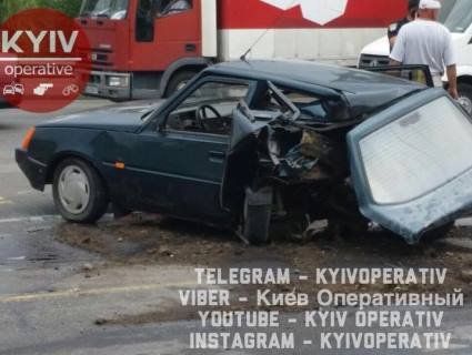 В Києві у водія, що відключився після ДТП, замість допомогти, вкрали мобільник
