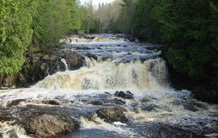 На Франківщині річка зруйнувала ресторан (відео)