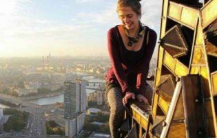 У Києві дівчина впала з недобудови, коли хотіла зробити гарне фото (відео)