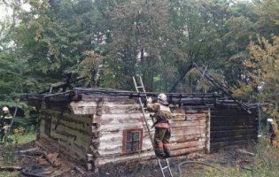 На Київщині погасили пожежу в унікальному музеї просто неба