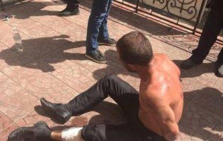 У Києві злочинець у розшуку кидався з ножем на «копів» і спробував узяти заручницю