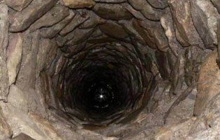 На Донеччині рятувальники дістали з колодязя необережну господиню