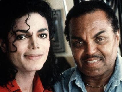 Батько Майкла Джексона кастрував сина заради високого голосу?
