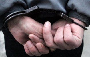 У Києві затримали горе-крадія, який, тікаючи, мало не вбився