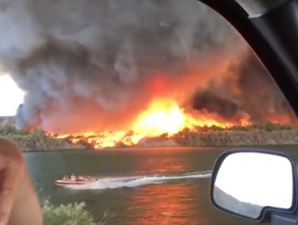В Аризоні вогняний торнадо перетворився в водяний смерч (відео)