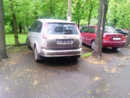 У Києві крадій-віртуоз залишав записки на лобовому склі автомобілів