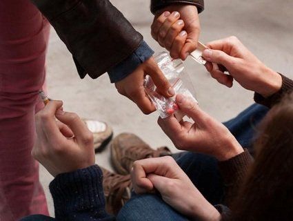 У Києві пропонують наркотики дітям прямо посеред вулиці