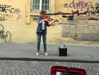 У Львові хуліган обстріляв із пневмата вуличну скрипальку