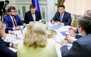 Гройсман скликав нараду, щоб припинити варварське знищення лісів