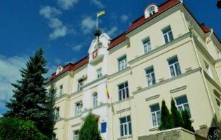 Луцький двір перетворився на  «автостраду»