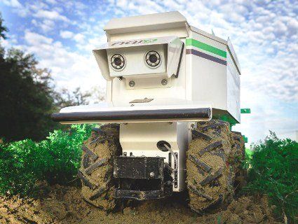 Робот сапає буряки і пасе худобу