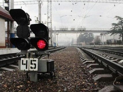 На Львівщині неповнолітній на мотоциклі влетів під потяг