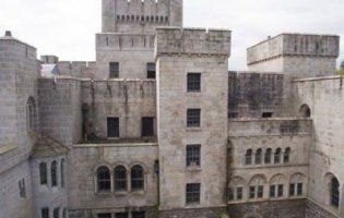 Замок «Гри престолів» піде з молотка за смішні гроші (відео)