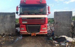 Фури зі львівським сміттям знову курсують по Україні