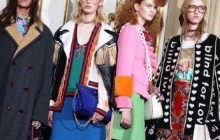 Голе тіло, яскравий макіяж, високі підбори: сексуальний одяг вийшов з моди