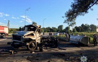 У смертельній аварії на Рівненщині заживо згорів водій фури, кермувальник молоковоза – в реанімації