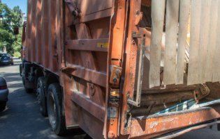 У Києві атовцю відірвало руку сміттєвозом