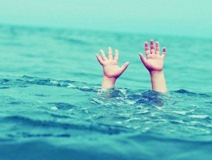 На Житомирщині в сільському озері потонуло двоє дітей
