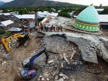 Землетрус на райському острові Ломбок забрав життя вже 436 осіб (відео)