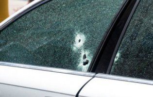 Забагато збігів: у Харкові невідомі розстріляли авто, яке дратує депутата (відео)