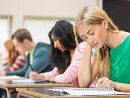 Підсумки ЗНО-2018: дівчата склали іспит з української утричі успішніше за хлопців