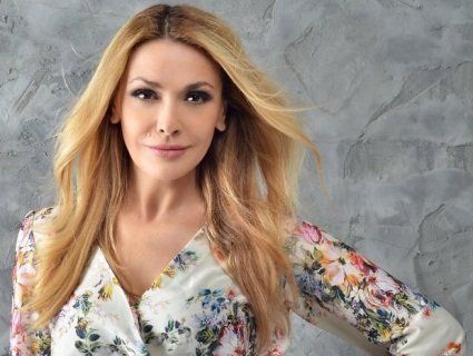 Іменинниця Ольга Сумська вигуляла шикарну сукню від української дизайнерки