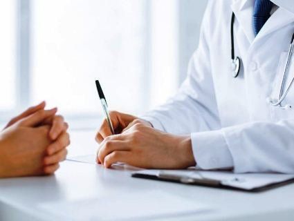 Українські лікарі-підприємці почали активно підписувати договори з Нацслужбою здоров'я