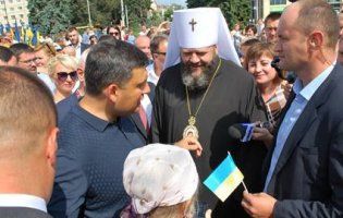 Концерт, цілування рук, зустріч з Михаїлом: Гройсман пройшовся центром Луцька