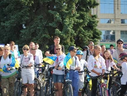 У Луцьку відбувся велопробіг у вишиванках (фото)