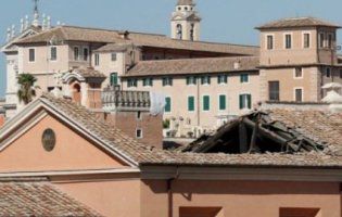 Рим руйнується: обвалився дах старовинної церкви, популярної серед молодят