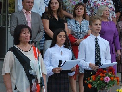 Як у Луцьку свято Першого дзвоника відзначила гімназія імені Василя Сухомлинського