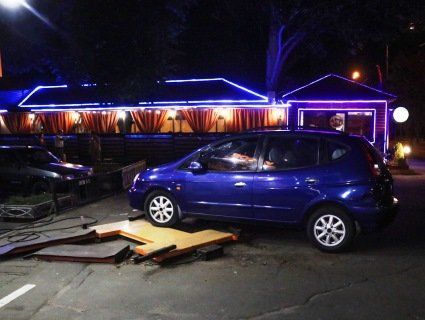 У Києві п’яний водій збив пішохода та в’їхав у шиномонтаж