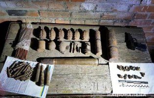 На Кіровоградщині чоловік виготовляв зброю та вибухівку у власному гаражі