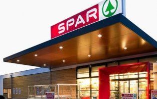 У Луцьку магазинам дозволили рекламуватися на газонах