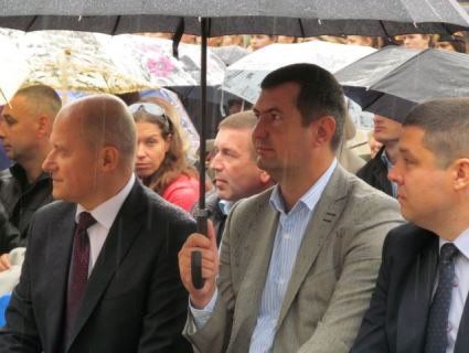 Дощ, співи, танці, вшанування Героїв: у Луцьку відбулася урочиста академія з нагоди Дня міста