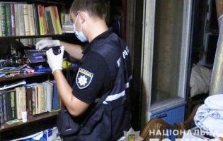 У Києві «копи» витягли убивцю з-під дивана (відео)