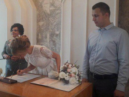 Радник міністра юстиції України у Луцьку привітав чотиритисячну пару молодят