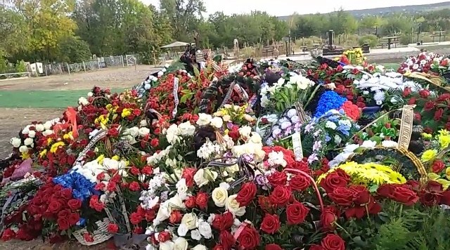 Могила Олександра Захарченка у Донецьку