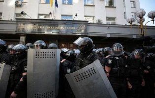 У Києві оточили офіс націоналістів (відео)