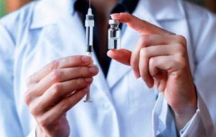 В Україні через заборону вакцин полетіли голови