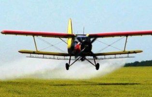 Хімічна атака: на тернополян розпилили хімікати з літака