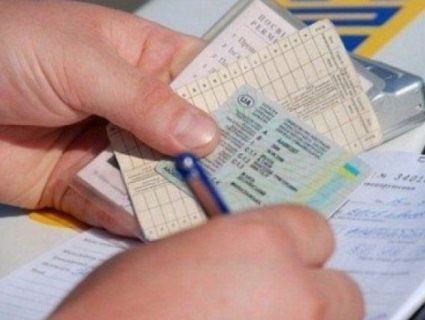 В Україні хочуть відмінити водійські права