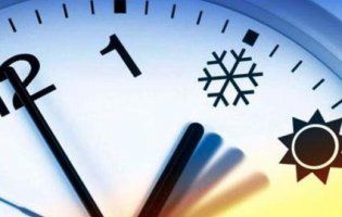 Скільки ще разів українців змусять переводити стрілки годинників