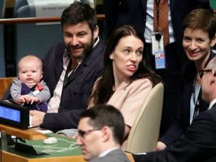 Прем'єр-міністр Нової Зеландії замилувала серйозних дипломатів тримісячною донькою